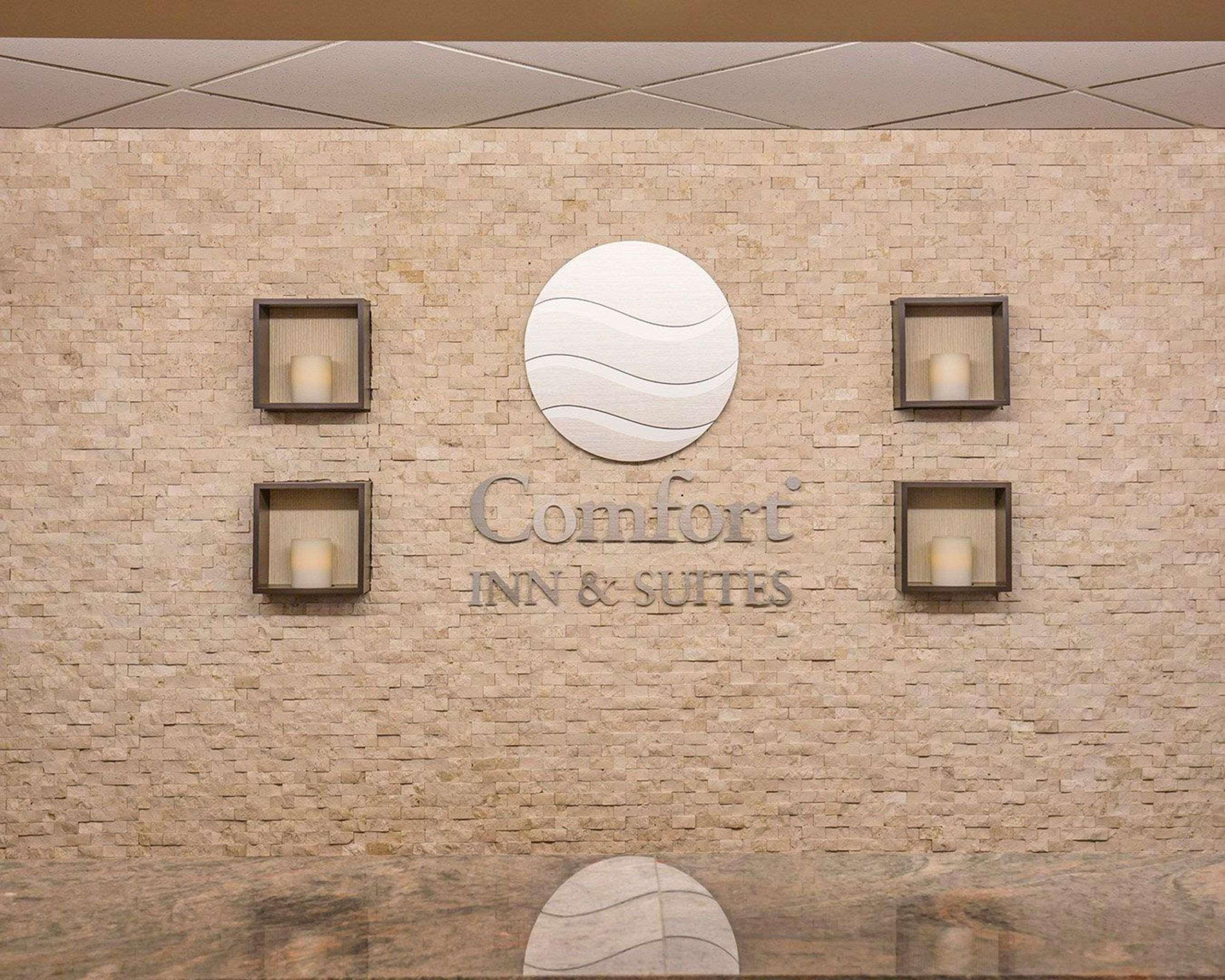Comfort Inn & Suites University YYC Exterior foto